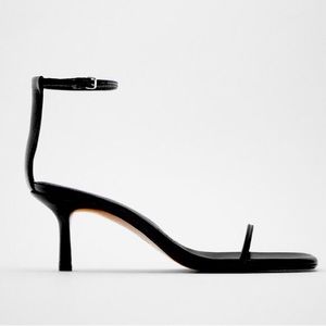 Minimalist Heeled Leather Sandal- size 6.5